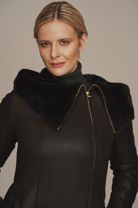 Lammfelljacke Damen mit Kapuze und Reißverschluss, schwarz